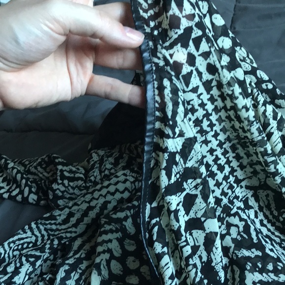 Pretty Good long sleeve thin shirt with beige pattern size large. Brand new - Picture 6 of 6